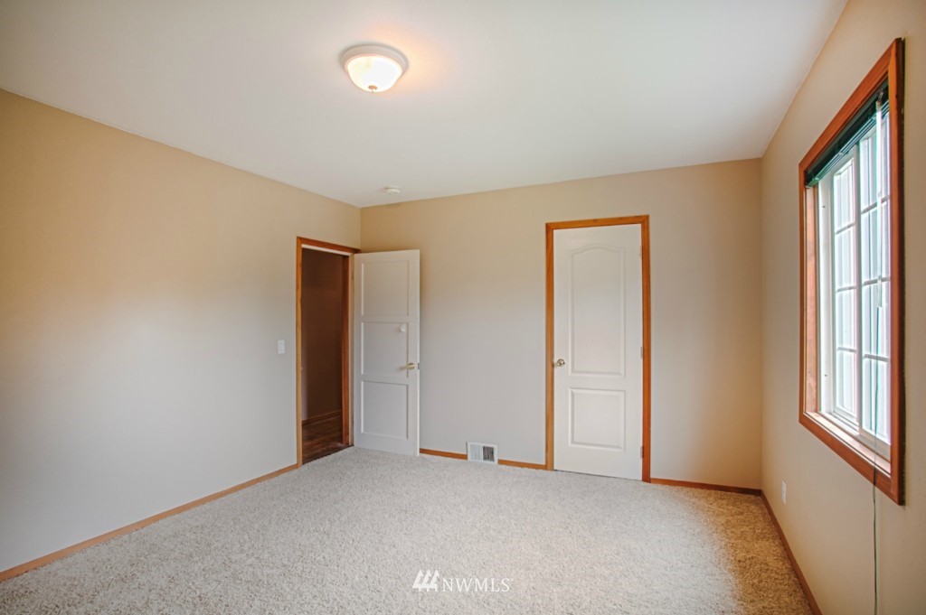 1825 Edmonds Avenue Northeast Renton, WA 98056 - Photo 13 of 19