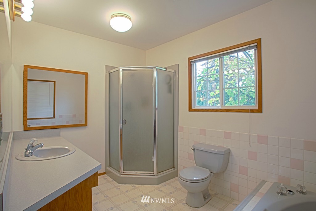 1825 Edmonds Avenue Northeast Renton, WA 98056 - Photo 16 of 19
