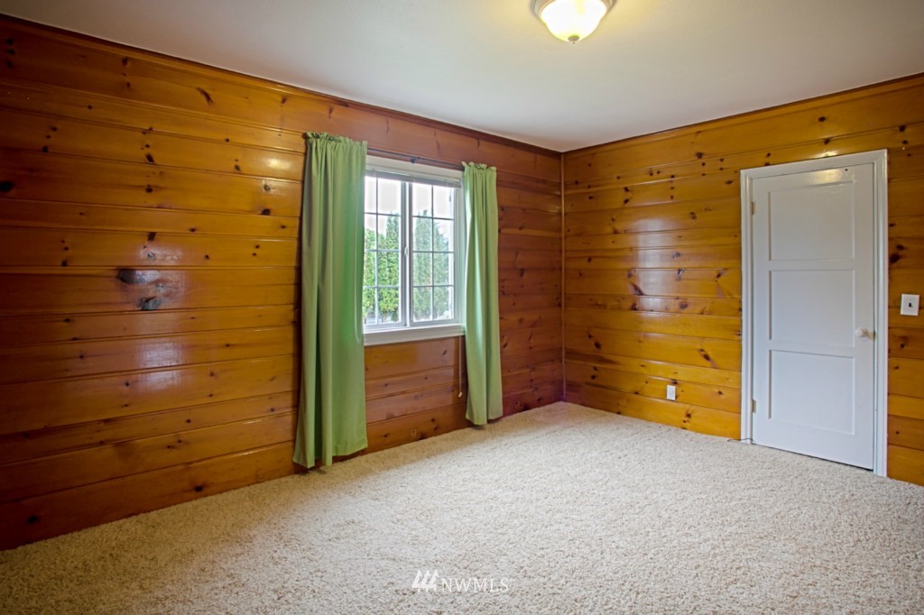 1825 Edmonds Avenue Northeast Renton, WA 98056 - Photo 17 of 19