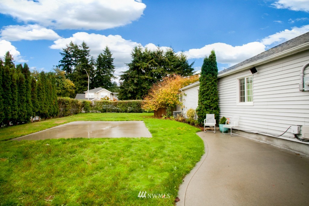 1825 Edmonds Avenue Northeast Renton, WA 98056 - Photo 3 of 19