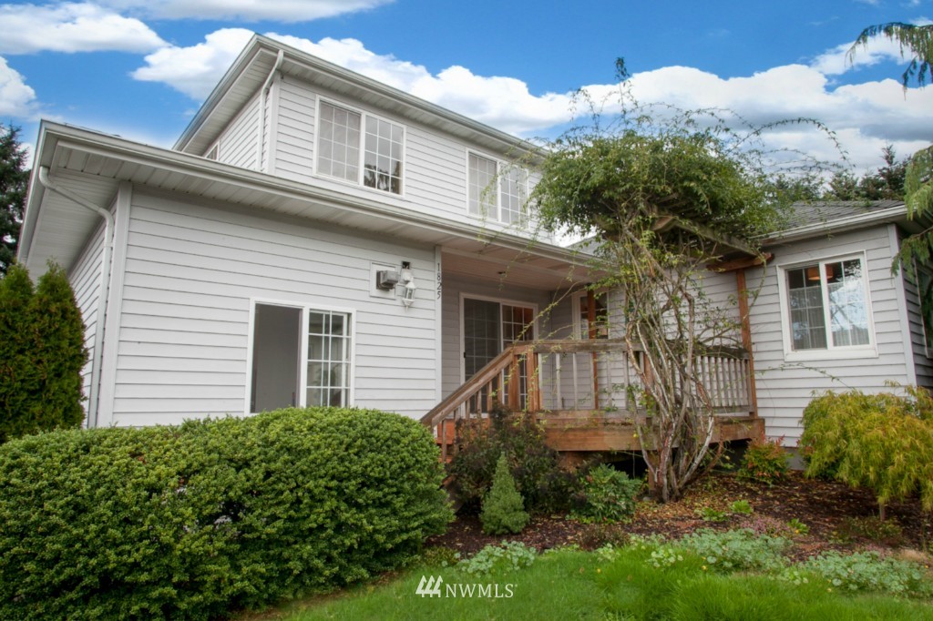 1825 Edmonds Avenue Northeast Renton, WA 98056 - Photo 4 of 19