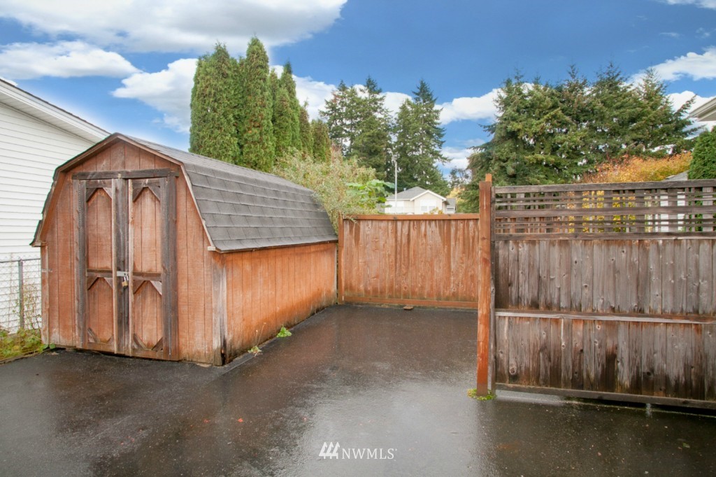1825 Edmonds Avenue Northeast Renton, WA 98056 - Photo 5 of 19