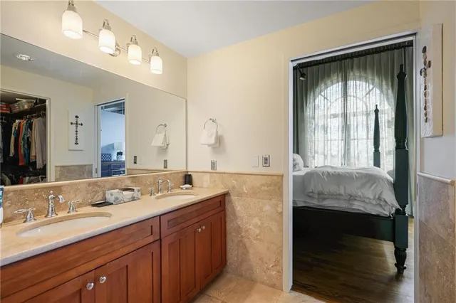 a en suite bathroom with a sink and a mirror
