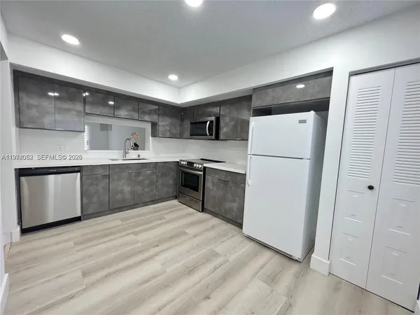 $2,200 | 1001 Southwest 128th Terrace, Unit 406B, Pembroke Pines, FL 33027