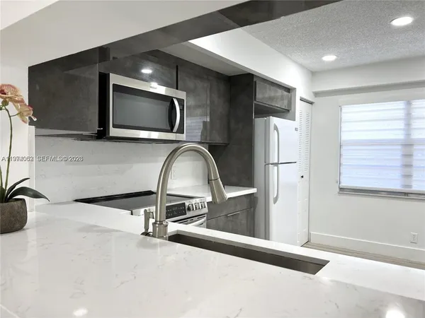 $2,200 | 1001 Southwest 128th Terrace, Unit 406B, Pembroke Pines, FL 33027