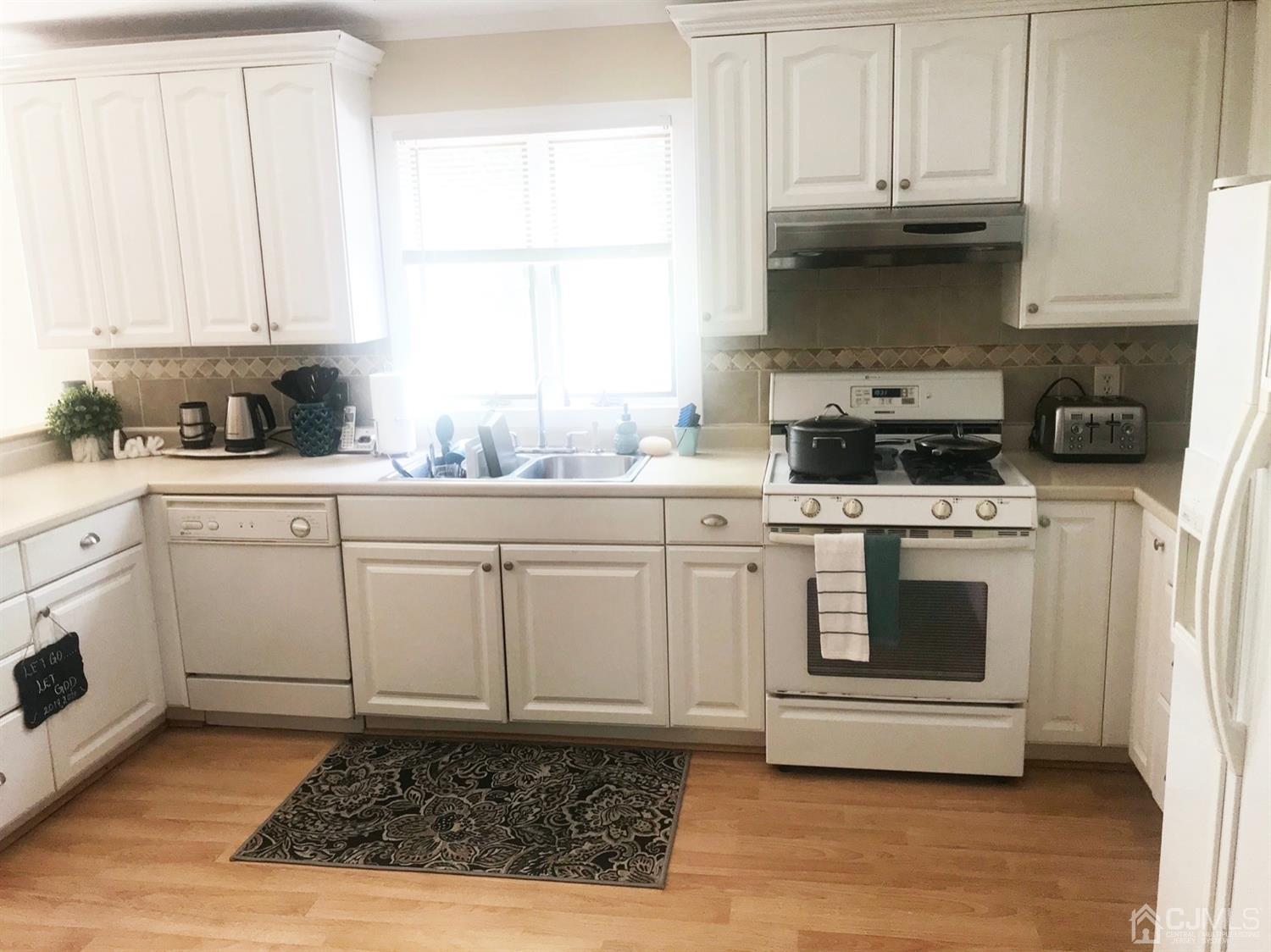 437 Halsey Road North Brunswick, NJ 08902 - Photo 4 of 14 Gallery Image 4