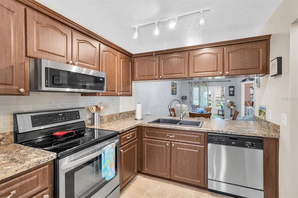 6420 Cabbage Lane New Port Richey, FL 34653 - Photo 11 of 28 Gallery Image 11