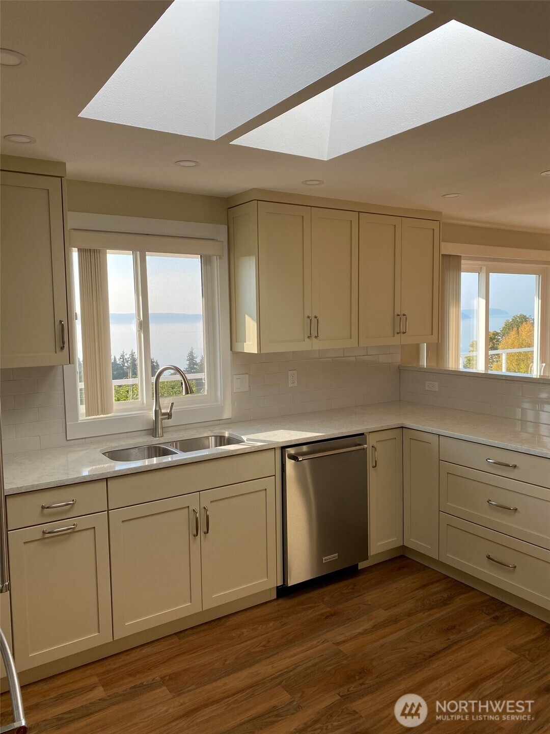 4618 Seahurst Avenue Everett, WA 98203 - Photo 12 of 39