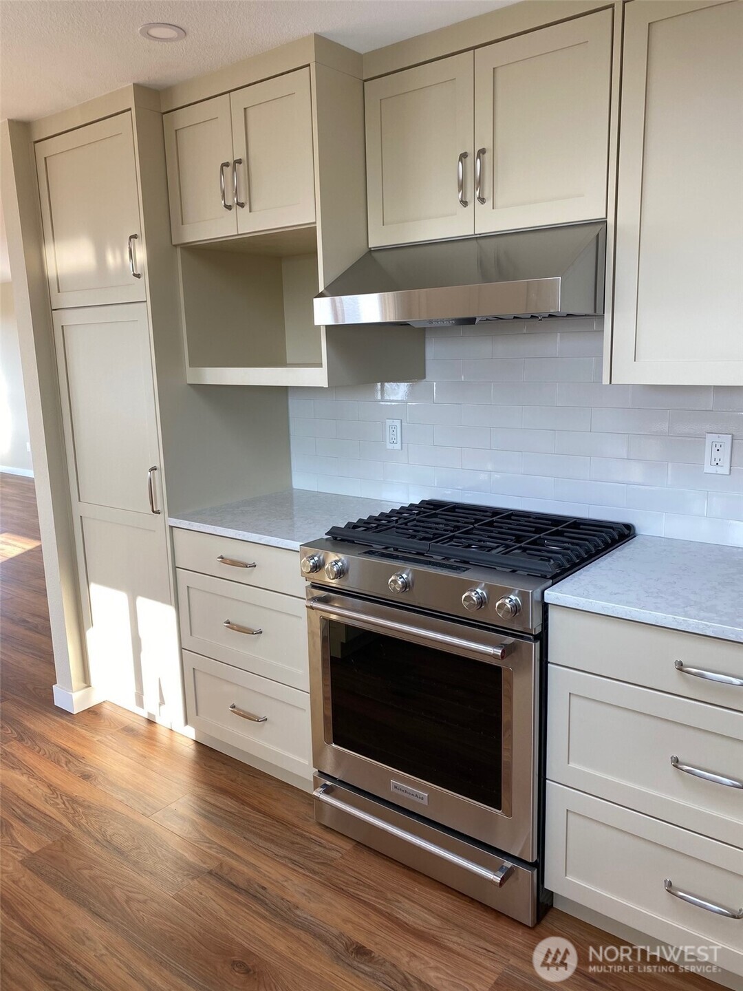 4618 Seahurst Avenue Everett, WA 98203 - Photo 8 of 39