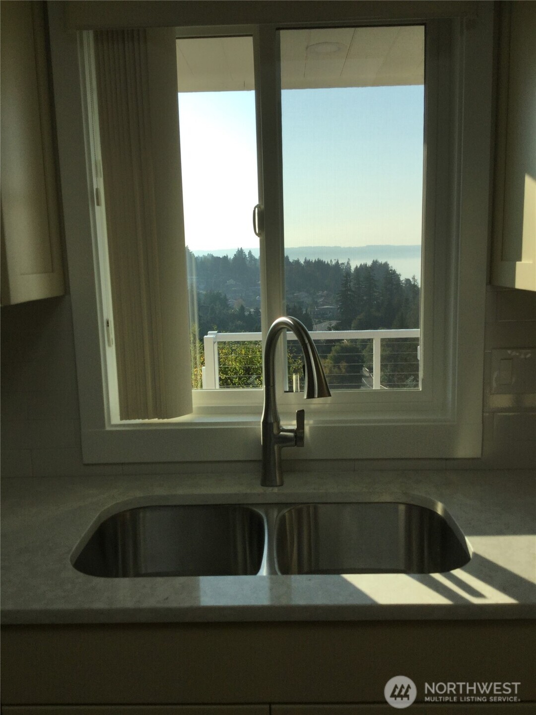 4618 Seahurst Avenue Everett, WA 98203 - Photo 10 of 39