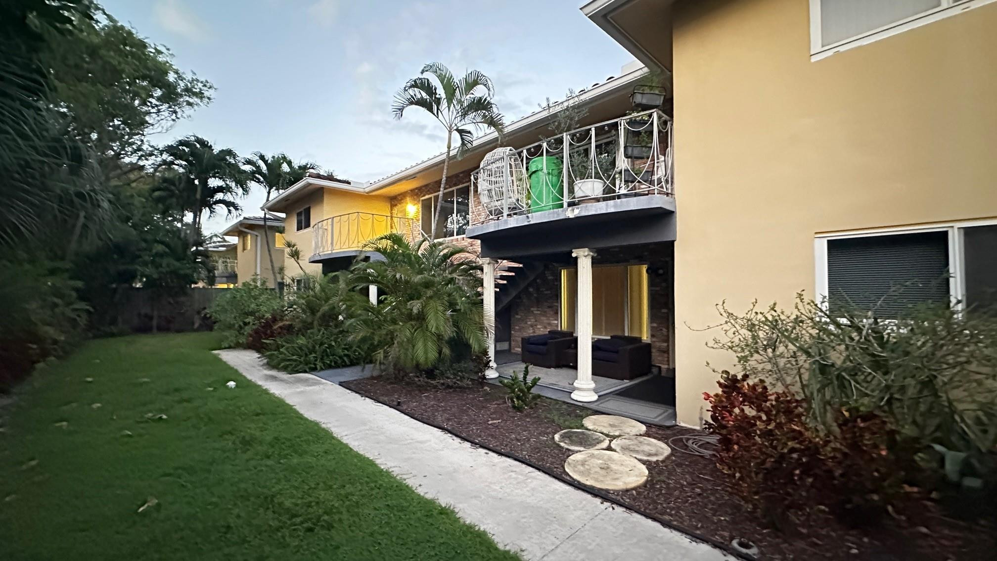 1911 Northeast 28th Court, Unit 2B Lighthouse Point, FL 33064 - Photo 15 of 17 Photo 15