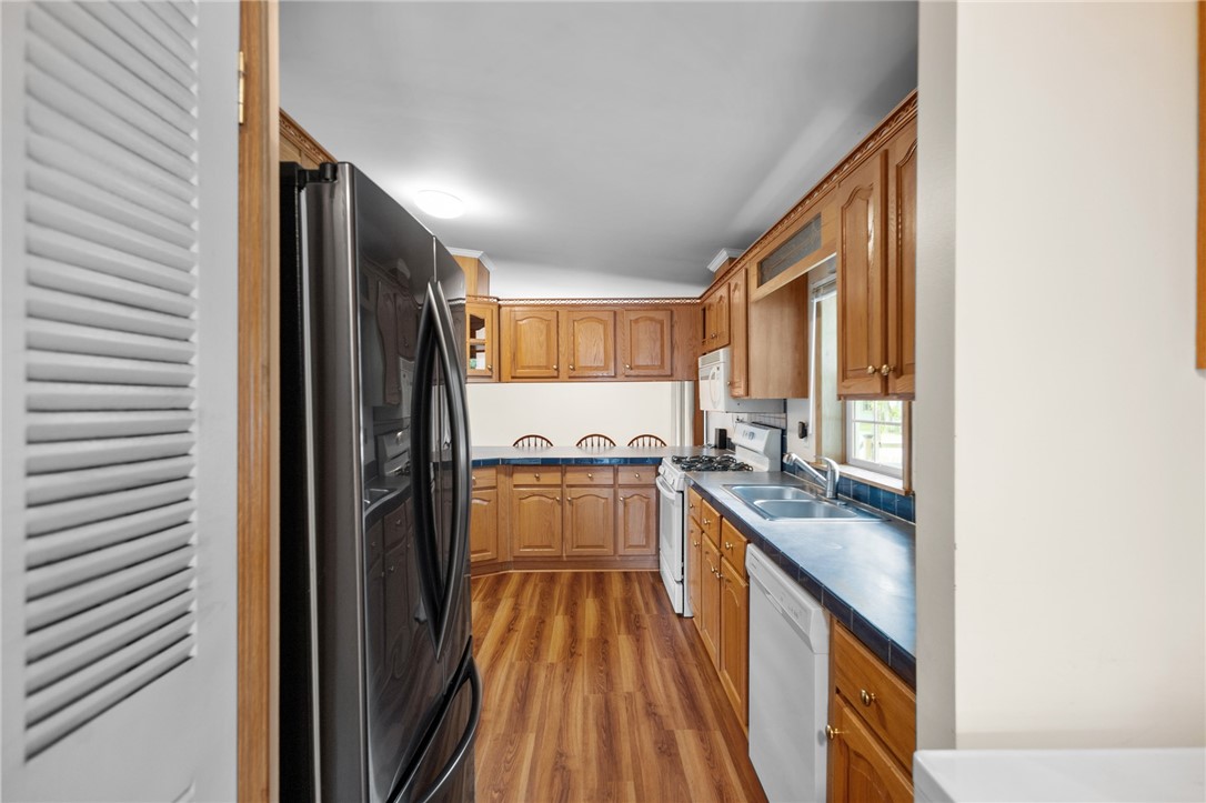 9 Giovanni Rose Court Coventry, RI 02816 - Photo 10 of 39