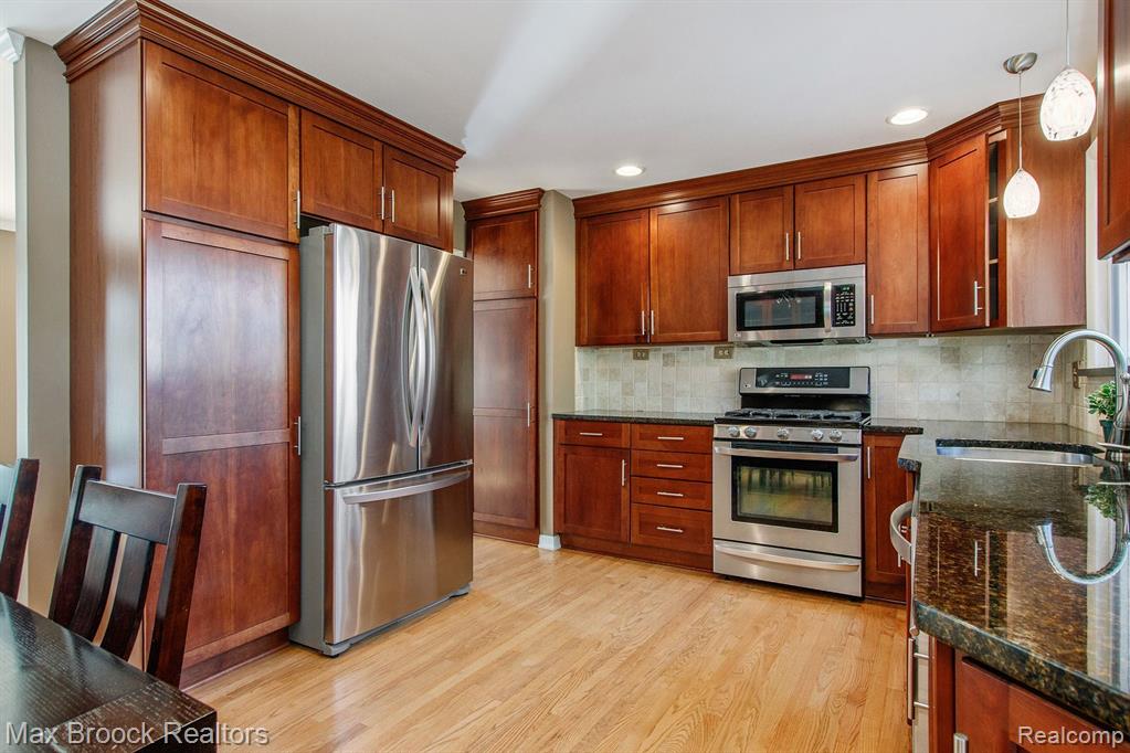 954 Hadley Road Rochester Hills, MI 48307 - Photo 7 of 43