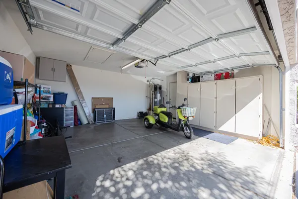 $2,895 | 15614 North 34th Street, Phoenix, AZ 85032