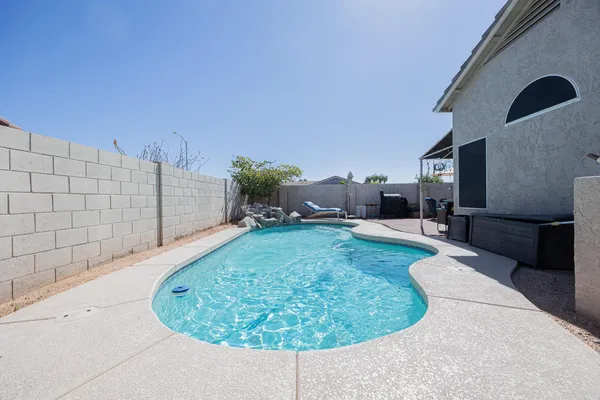 $2,895 | 15614 North 34th Street, Phoenix, AZ 85032