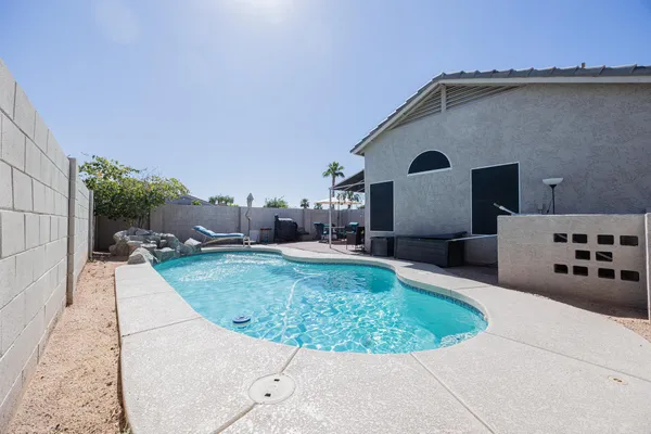 $2,895 | 15614 North 34th Street, Phoenix, AZ 85032