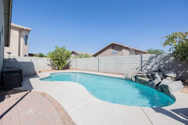 $2,895 | 15614 North 34th Street, Phoenix, AZ 85032
