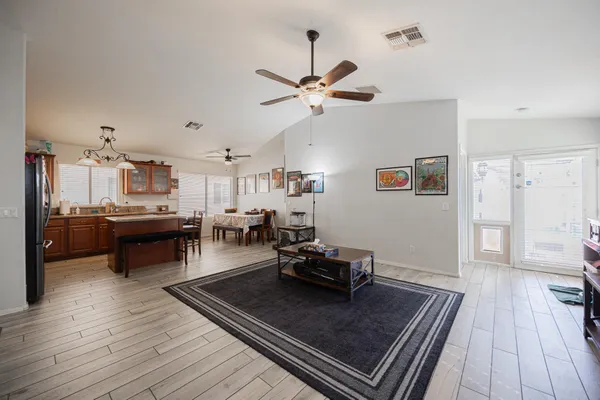 $2,895 | 15614 North 34th Street, Phoenix, AZ 85032