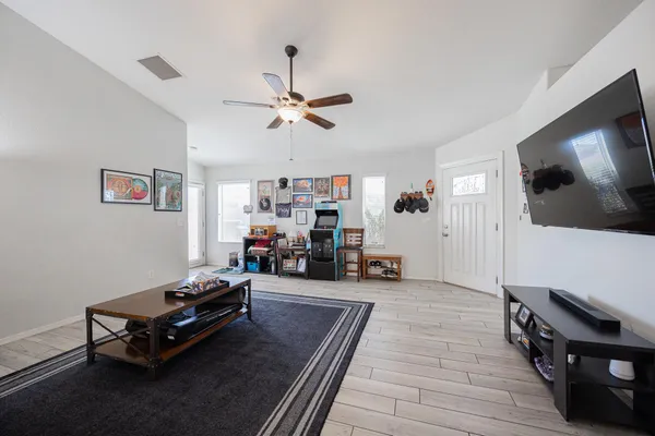 $2,895 | 15614 North 34th Street, Phoenix, AZ 85032