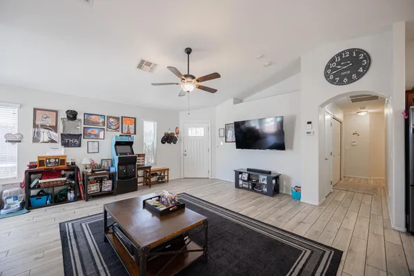 $2,895 | 15614 North 34th Street, Phoenix, AZ 85032