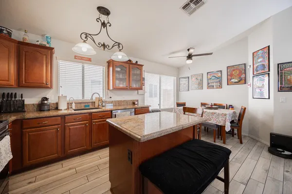 $2,895 | 15614 North 34th Street, Phoenix, AZ 85032