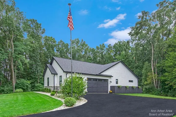 $525,000 | 1970 Bridgets Way, Gregory, MI 48137