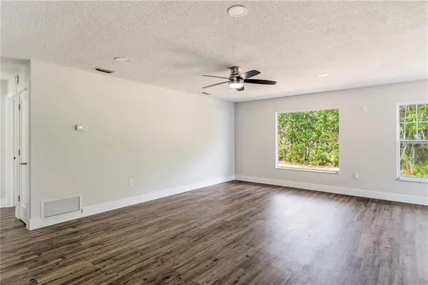 $1,900 | 616 Water Road, Ocala, FL 34472