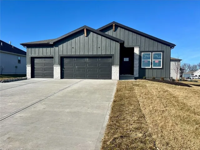 $404,950 | 19622 Barstow Street, Spring Hill, KS 66083