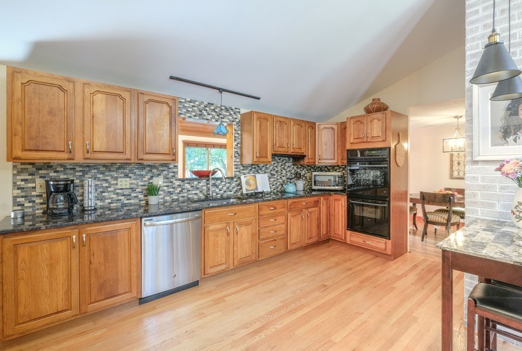 32 Old Tavern Road Wayland, MA 01778 - Photo 2 of 10 Gallery Image 2