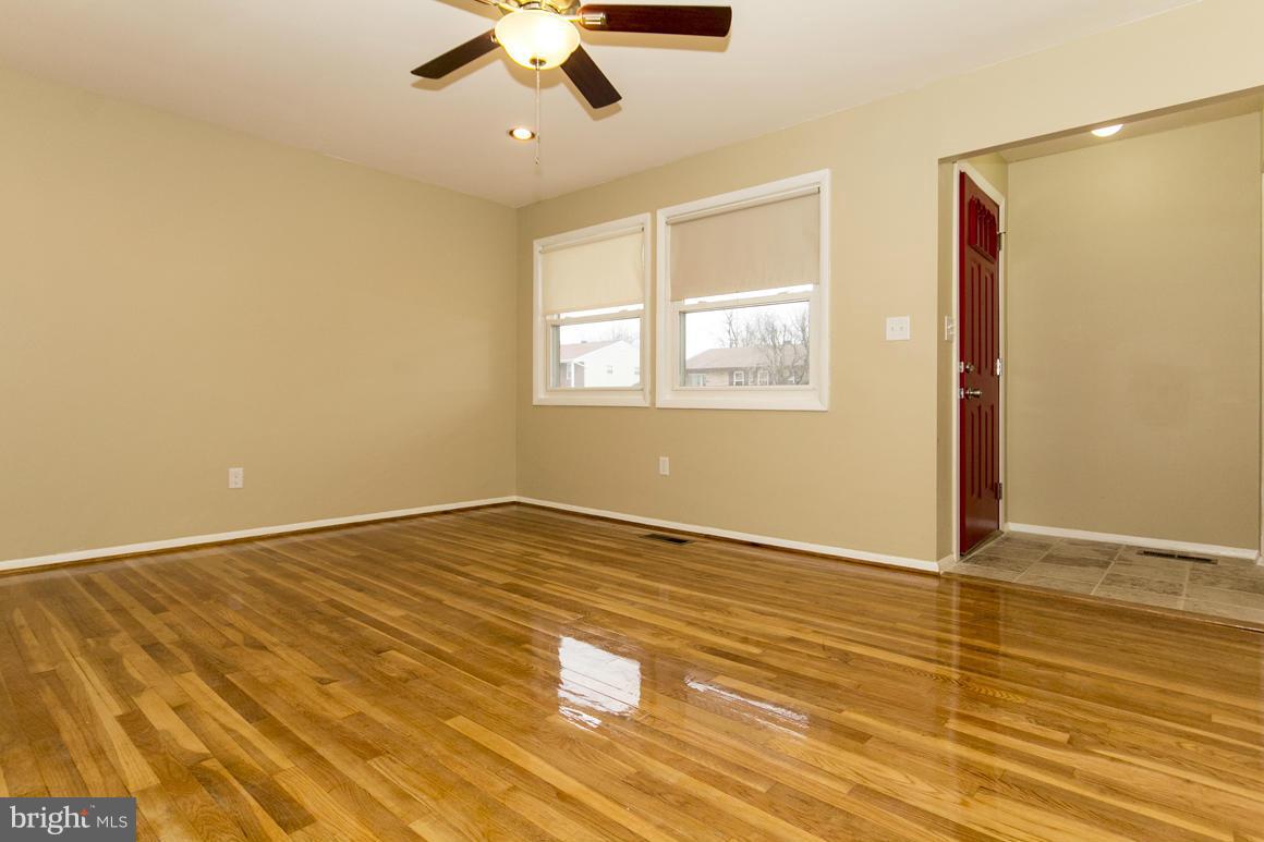 3922 Sybil Road Randallstown, MD 21133 - Photo 2 of 28 Living Room