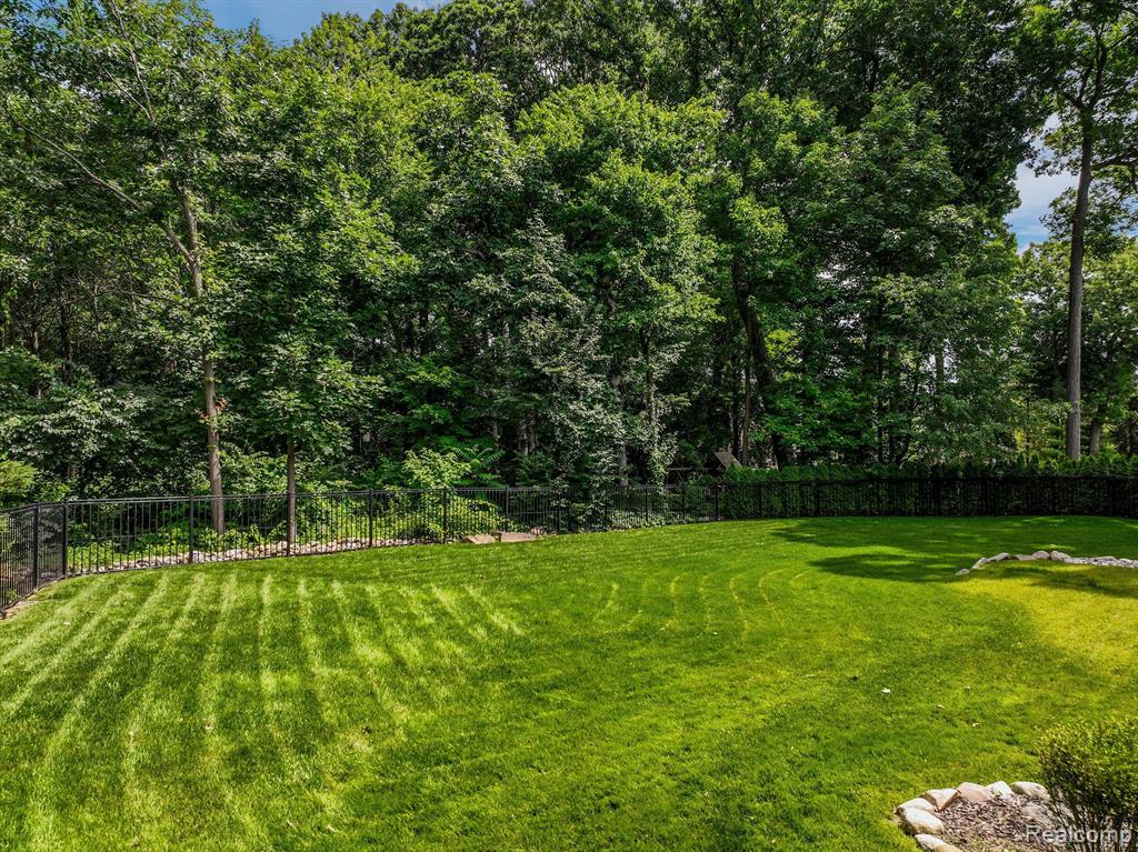 6956 Oakhurst Ridge Road Clarkston, MI 48348 - Photo 7 of 47