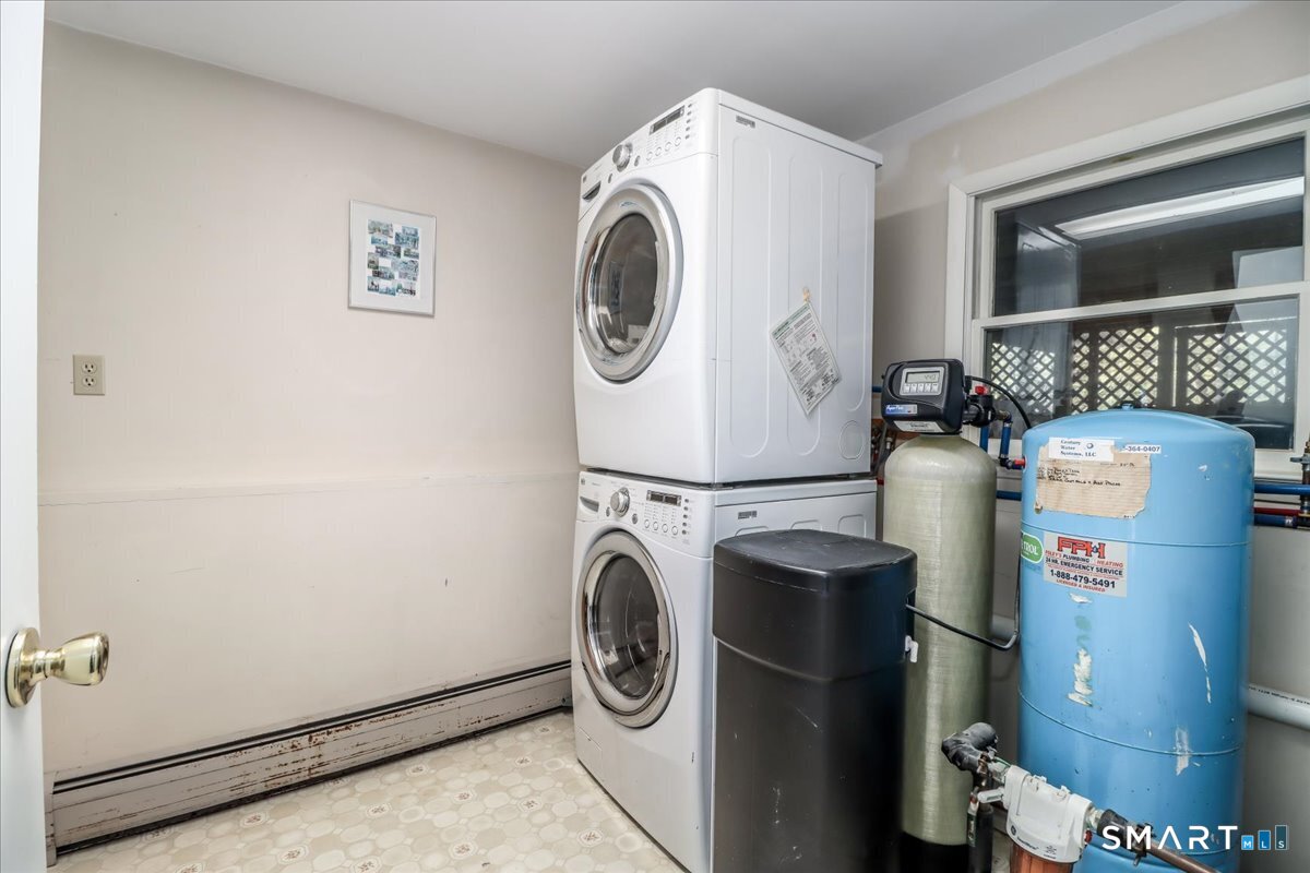 28 Fieldcrest Drive Ridgefield, CT 06877 - Photo 25 of 36 a utility room with dryer and washer
