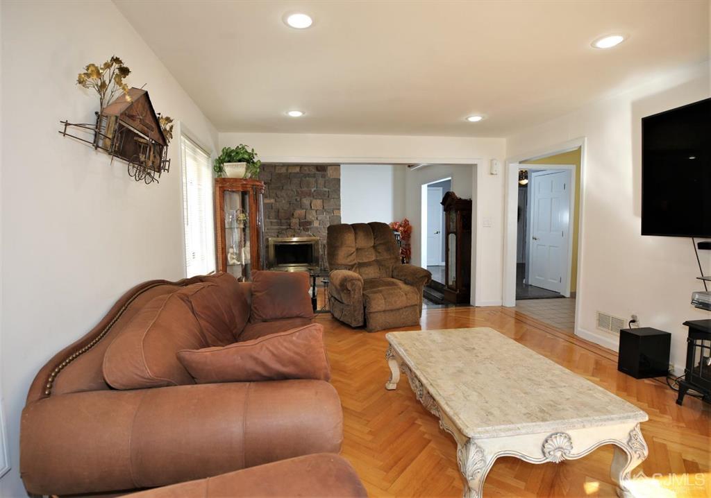 55 Friendship Road Cranbury, NJ 08512 - Photo 11 of 71 Gallery Image 11