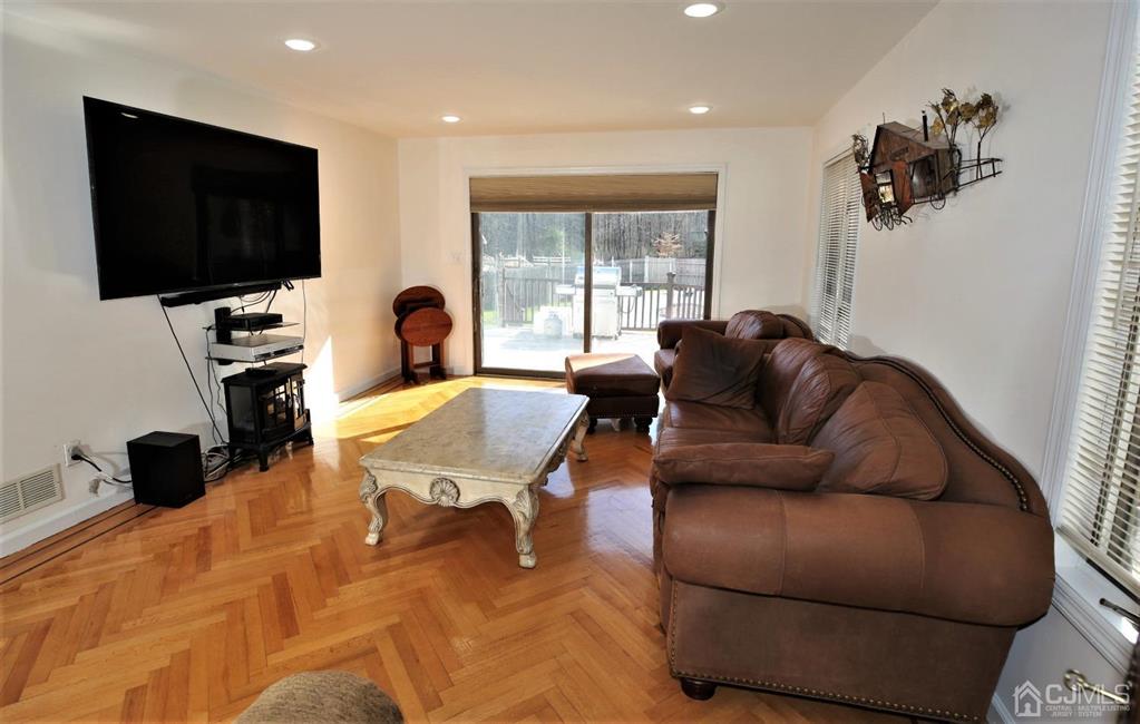 55 Friendship Road Cranbury, NJ 08512 - Photo 12 of 71 Gallery Image 12
