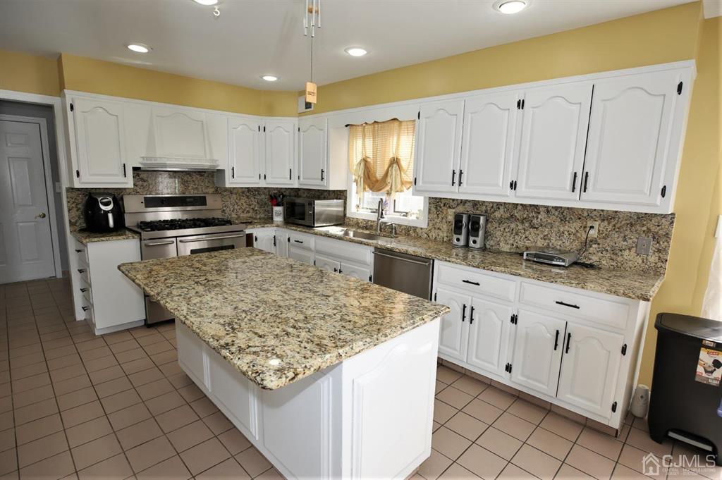 55 Friendship Road Cranbury, NJ 08512 - Photo 17 of 71 Gallery Image 17