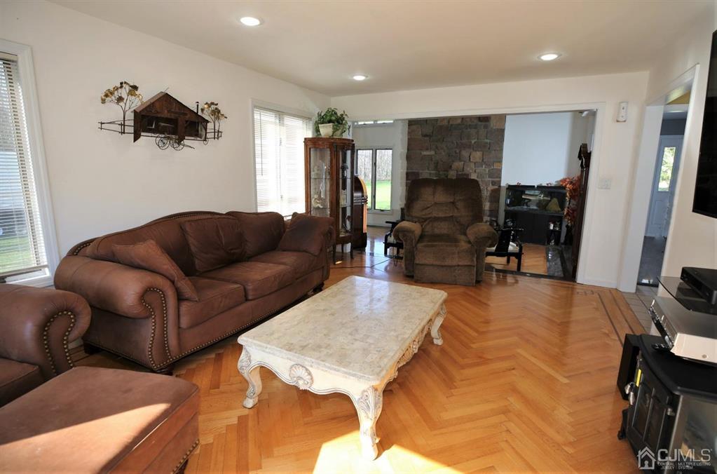 55 Friendship Road Cranbury, NJ 08512 - Photo 10 of 71 Gallery Image 10