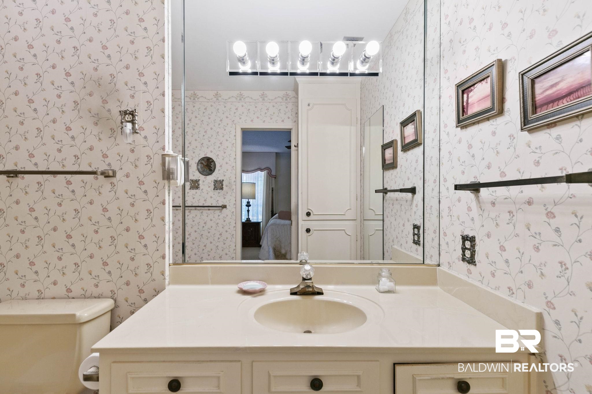 752 Evergreen Street Fairhope, AL 36532 - Photo 35 of 100 Bathroom with wallpapered walls, vanity, and connected bathroom