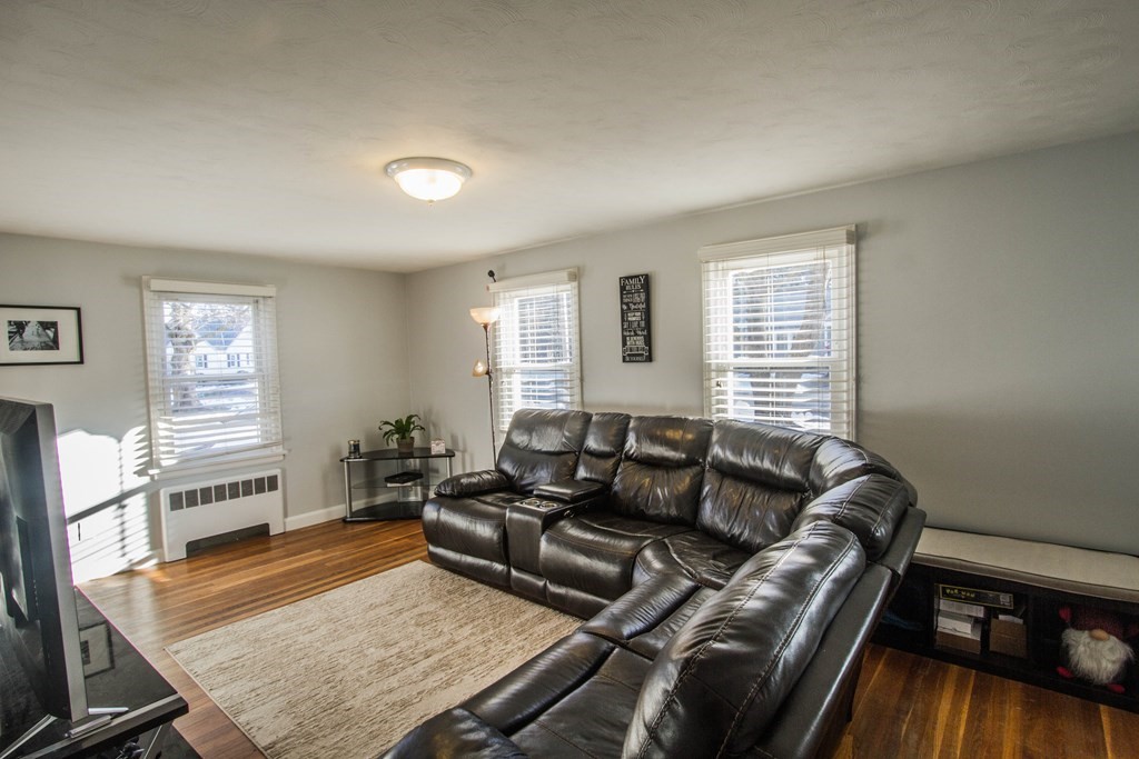 33 Stoneleigh Road Holden, MA 01520 - Photo 15 of 29 Gallery Image 15