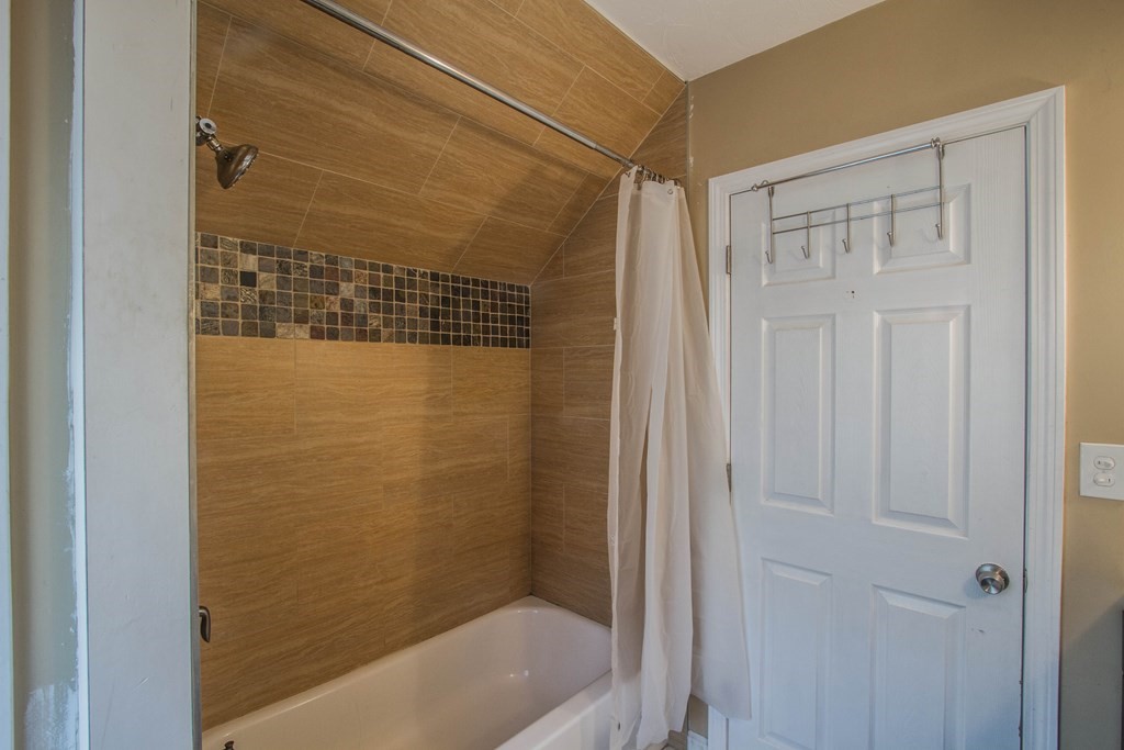 33 Stoneleigh Road Holden, MA 01520 - Photo 21 of 29 Gallery Image 21