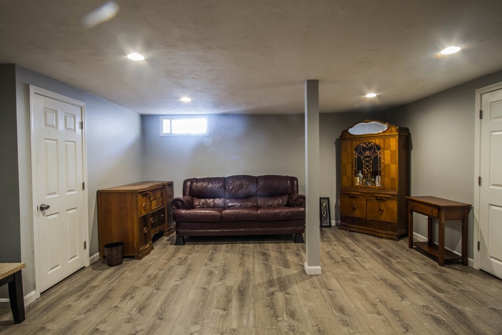 33 Stoneleigh Road Holden, MA 01520 - Photo 27 of 29 Gallery Image 27