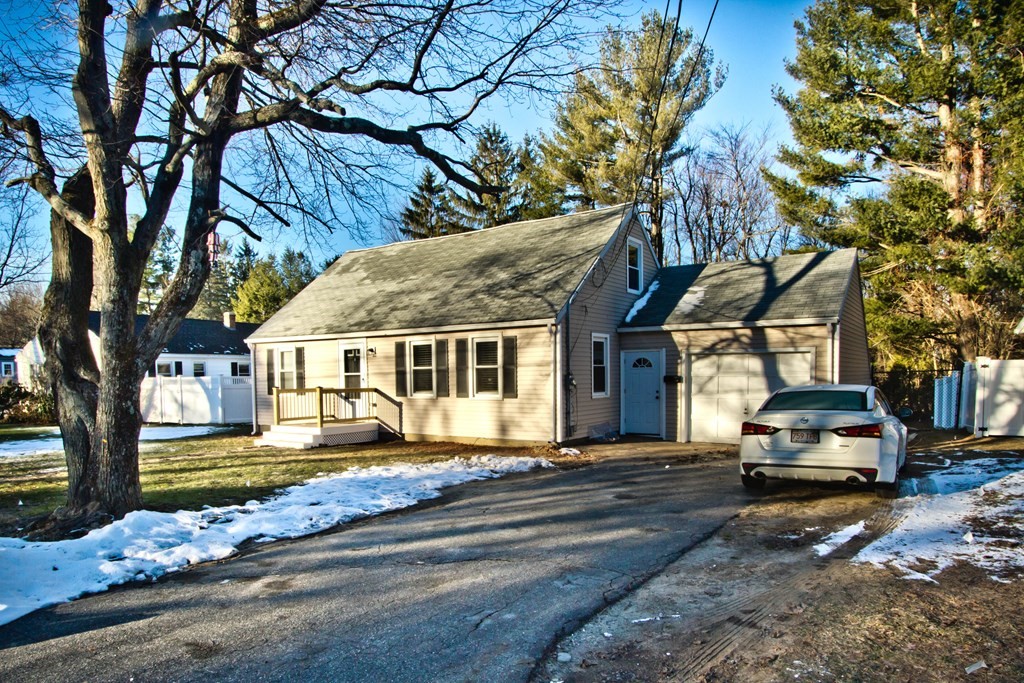 33 Stoneleigh Road Holden, MA 01520 - Photo 3 of 29 Gallery Image 3