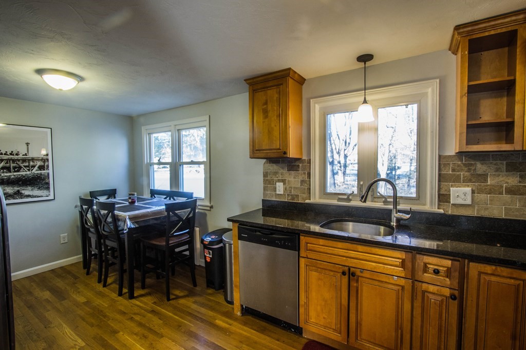 33 Stoneleigh Road Holden, MA 01520 - Photo 9 of 29 Gallery Image 9
