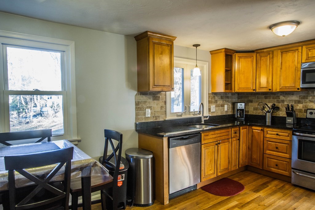 33 Stoneleigh Road Holden, MA 01520 - Photo 10 of 29 Gallery Image 10