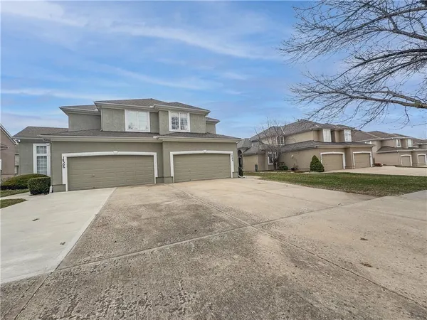 $350,000 | 14504 West 139th Street, Olathe, KS 66062