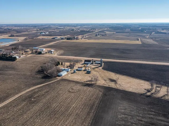 $2,195,000 | 51 County Road 51, Norwood Young America, MN 55368