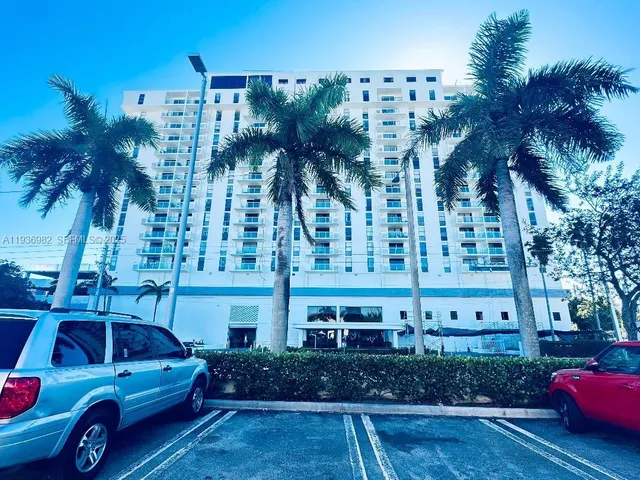 $1,990 | 13499 Biscayne Boulevard, Unit 409, North Miami, FL 33181