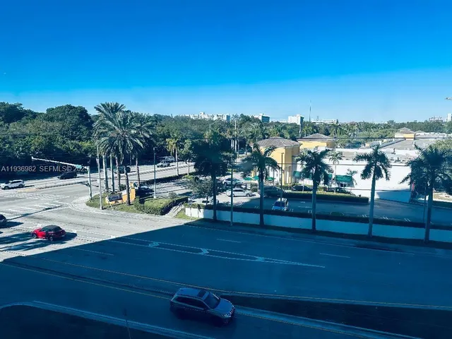 $1,990 | 13499 Biscayne Boulevard, Unit 409, North Miami, FL 33181