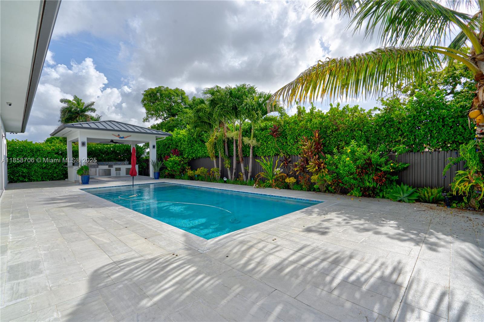 2521 Southwest 105th Avenue Miami, FL 33165 - Photo 25 of 68 a view of a backyard