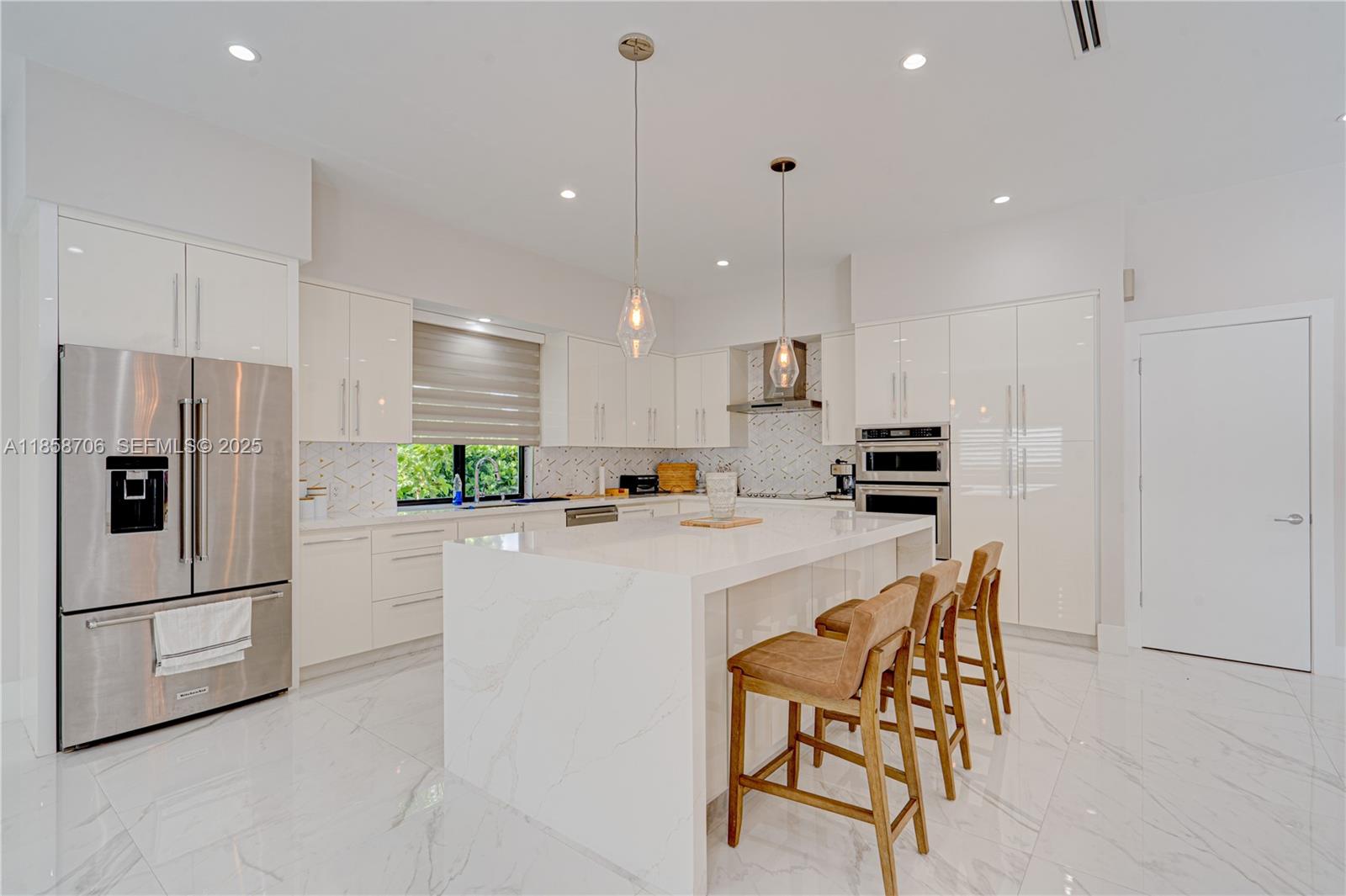 2521 Southwest 105th Avenue Miami, FL 33165 - Photo 4 of 68