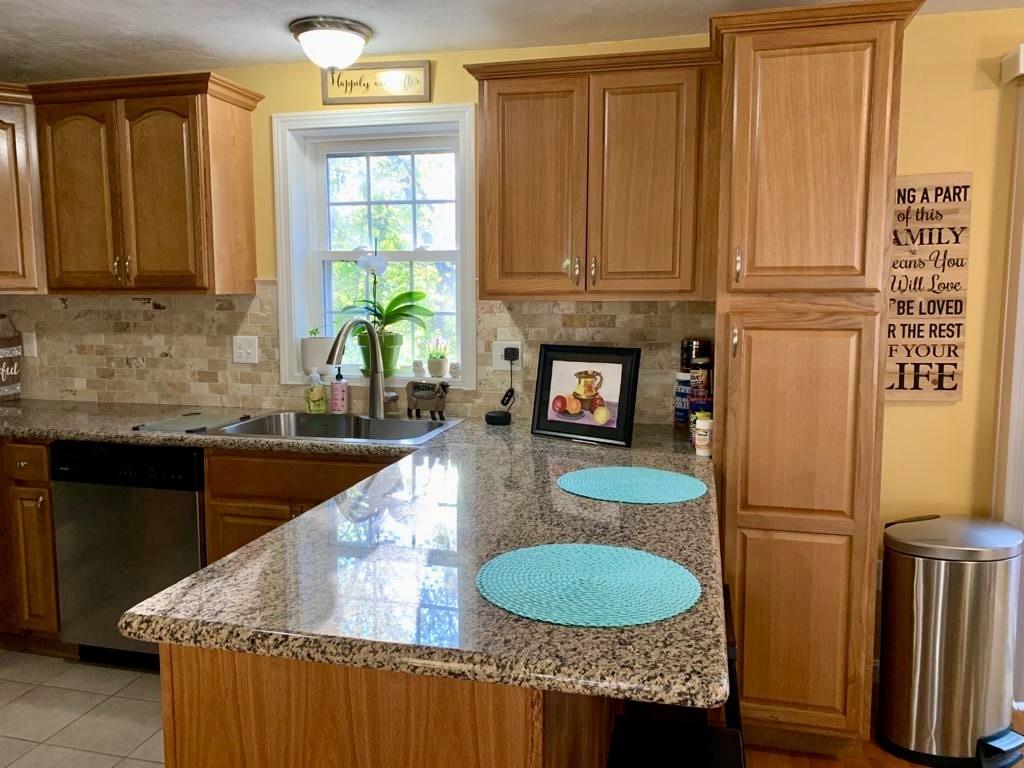 7 Honeysuckle Road Worcester, MA 01607 - Photo 3 of 28